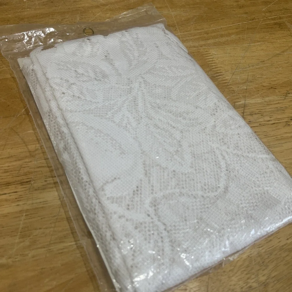 Beacon Los Apple Blossom Lace‎ Table Topper 36x36